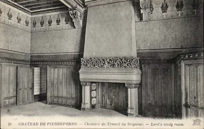 Château de Pierrefonds — Chambre de Travail du Seigneur — Lord's study room.