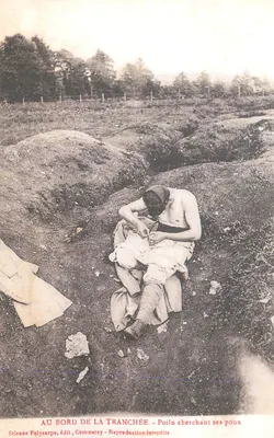 Na borda da trincheira — Poilu procurando piolhos — Stienne Polycarpe, editor, Commercy