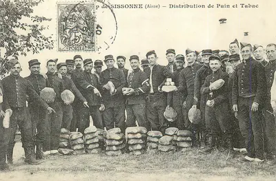 Sissonne (Aisne) — Distribuição de Pão e Tabaco — Buet, irmãos, fotógrafos-editoras, Sissonne (Aisne)