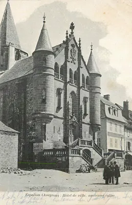 Espalion (Aveyron) : Prefeitura Municipal, antiga igreja