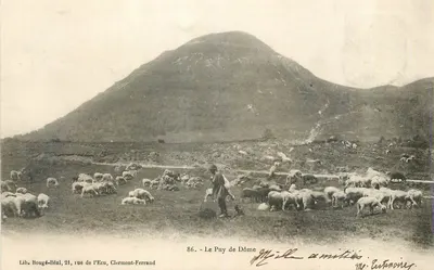 O Puy de Dôme — vista pastoril com ovelhas e pastor — Lib. Bougé-Béal, 21 rue de l’Ecu, Clermont-Ferrand
