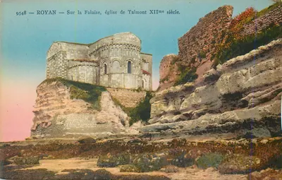 Royan — Sur la Falaise, église de Talmont XIIe siècle.