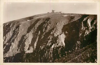 Monte Aigoual — cume com edifícios — editor desconhecido, número de série ilegível