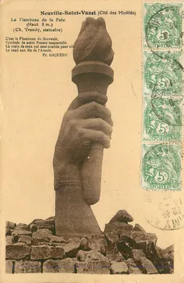 Neuville-Saint-Vaast (Cité des Mutillés) — Flambeau do Recordo, estátua de 8 m — Ch. Yrondy, escultor