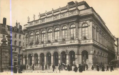 LYON — O Grande Teatro — E. R.