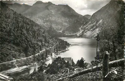 Lago de montanha — vista panorâmica — editor não identificável