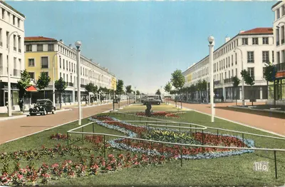 Place de la République — vista panorâmica — Tito