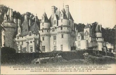Rigny-Usse — O Castelo (Mon. Hist.) XVᵉ e XVIᵉ séculos, foi construído por Vauban