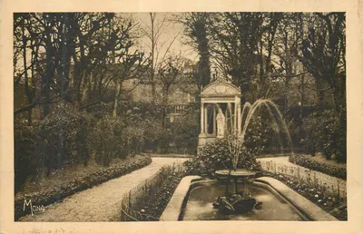 Jardim da Fontaine — Fonte ornada com uma estátua — Mona