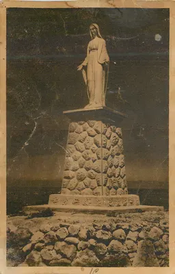Estátua da Virgem Maria — monumento sobre base de pedras — editor desconhecido, n° 10