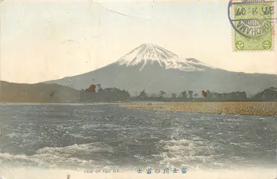Vue du mont Fuji — montagne enneigée vue depuis un fleuve — éditeur YOKOHAMA