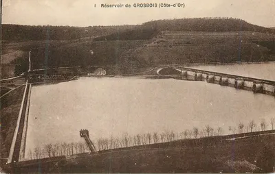 Reservatório de Grosbois (Côte-d'Or) — vista aérea do dique e do lago — editor desconhecido
