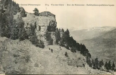 Vic-sur-Cère — Roc de Maisonne — Habitações pré-históricas — Editor: Le Cantal Pittoresque, n° 2874