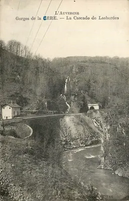 Gorges da Cère — A Cachoeira de Lasbordes — A Auvergne — Editor Ventax