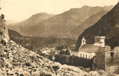 Vue do vilarejo de Saint-Martin-Vésubie — editor não identificável, n° de série não legível