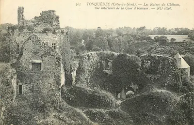 Tonquédec (Côtes-du-Nord) — As Ruínas do Castelo, vista interior da Cour d'honneur — ND Phot.