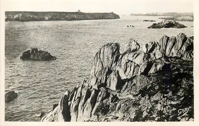 Vista dos rochedos da costa — SDBY