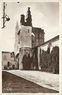 Ruínas da abadia de Sainte-Croix em Poitiers — vista da fachada e das arcadas — editada por LIPH