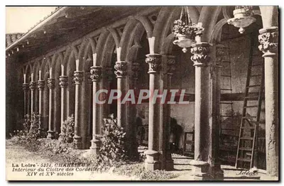 Interior do Claustro dos Cordeliers — Chartreux — Ideal