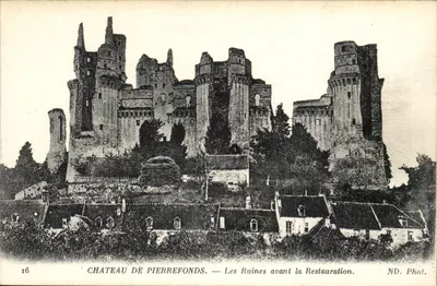 Zamek Pierrefonds — Ruiny przed Restauracją — ND. Fot.