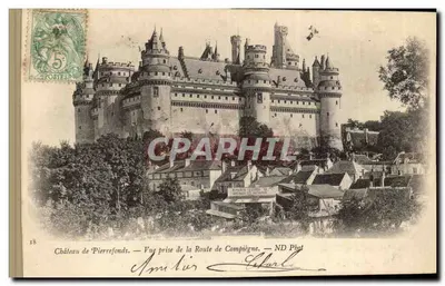 Zamek Pierrefonds — Widok z drogi do Compiègne — ND Phot