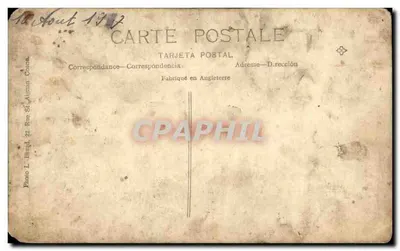 Ragazza con vestito a quadri e berretto — davanti a un portone — Foto L. Biniq. & Co. n°22 — Verso