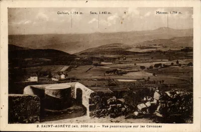 Saint-Agrève (alt. 1050 m.) — Vista panorâmica sobre as Cévennes