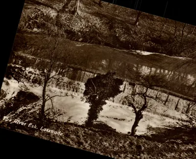 Rzeka Esk. Lasswade. — Zimowy widok z wodospadem — Fotograficzna kartka pocztowa