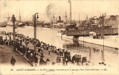 Saint-Nazaire — The Rolling Bridge Opening for a Transatlantic Ship — LL. No. 32