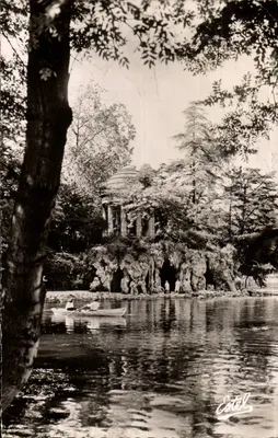 Lago Daumesnil e o Templo — Paris - Bois de Vincennes — Estel