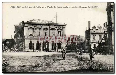 Chauny — O Hotel de Ville e o Palácio de Justiça após a retirada alemã (abril de 1917).