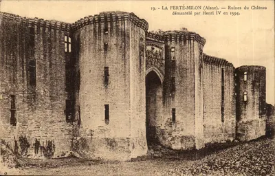 La Ferté-Milon (Aisne) — Ruínas do Castelo demolido por Henri IV em 1594.