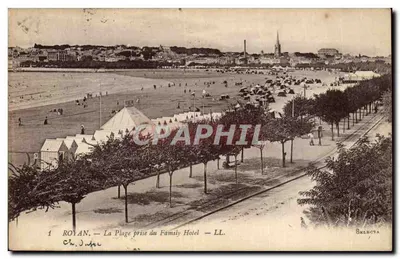 Royan — La Plage prise du Family Hotel — LL. — Sélecta