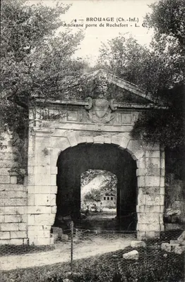 Brouage (Ch.-Inf.) — Antiga porta de Rochefort — L. C.