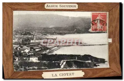 La Ciotat — vue aérienne du port et des installations — Album Souvenir, éditeur non visible