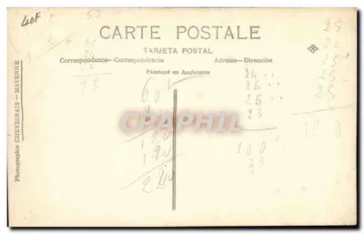 Grupo de crianças em traje de parada — diante de um castelo de pedra — fotografia de Mayenne — Verso
