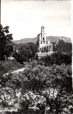 Pierrelongue (Drôme) — N.-D. da Consolação — Fachada