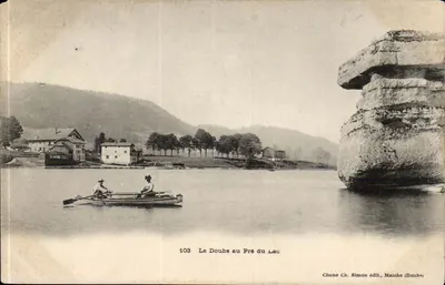 O Doubs no Pré do Lago — vista lacustre com rocha e bote — Cheché Ch. Simon, Maiche (Doubs) n°103