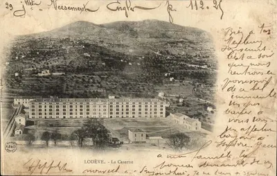 Lodève - A Caserna — vista do edifício e do paisagem — fot. A.B.&C. France