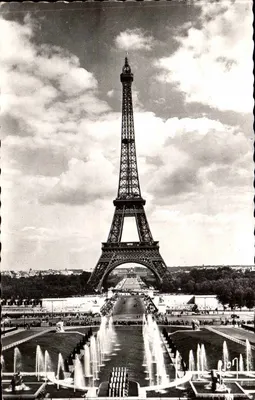 Torre Eiffel — vista dos Campos de Mars — Les Éditions d'Art Française
