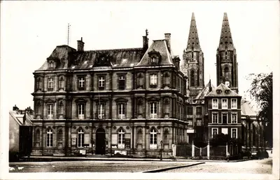 Saint-Lô - O Hotel de Ville e as Torres de Notre-Dame — Edição « La Cigogne »