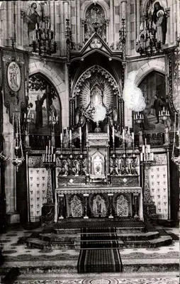 Peregrinação de Nossa Senhora do Carvalho — O Altar Principal e a Virgem Milagrosa — Foto A. Roncière