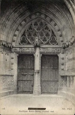 Basílica Nossa Senhora, Portal sul — vista do portal gótico com roseira — ND. Fot. n°125