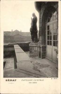 Sénat — Pavilhão Central, uma estátua — Sénat, 2ª Série