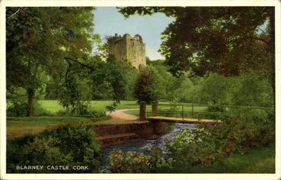 Castelo de Blarney, Cork — vista do castelo e do ponte — E. T. W. Dennis & Sons, Ltd.
