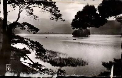 Pôr do sol no Lago Chambon — Éditions du LYS, Clermont-Ferrand