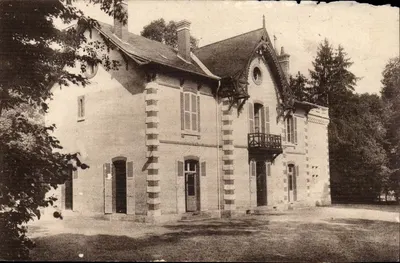 Casa com colmios — estilo neo-gótico — Laboratoires Maurice Robin, Paris