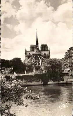 Notre-Dame de Paris — vista do Quai de la Tournelle — Estil