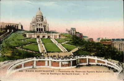Paris Montmartre — Panorama do Novo Square Saint-Pierre em direção à Basílica do Sagrado Coração — J. H. — n° 020