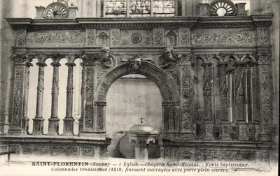 Saint-Florentin (Yonne) — Igreja — Capela de São Nicolau, fontes batismais Renascentistas (1539) — colunatas decoradas